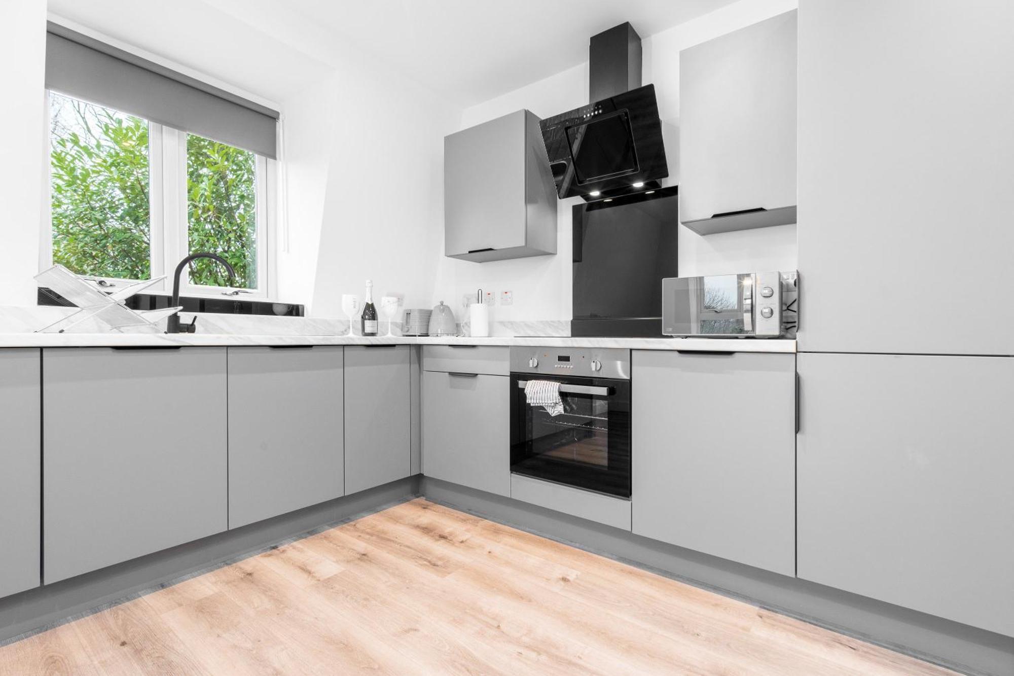 Stylish 2 Bedroom Apartment - Balcony - Secure Parking - Top Rated - 5Mc Birmingham Dış mekan fotoğraf